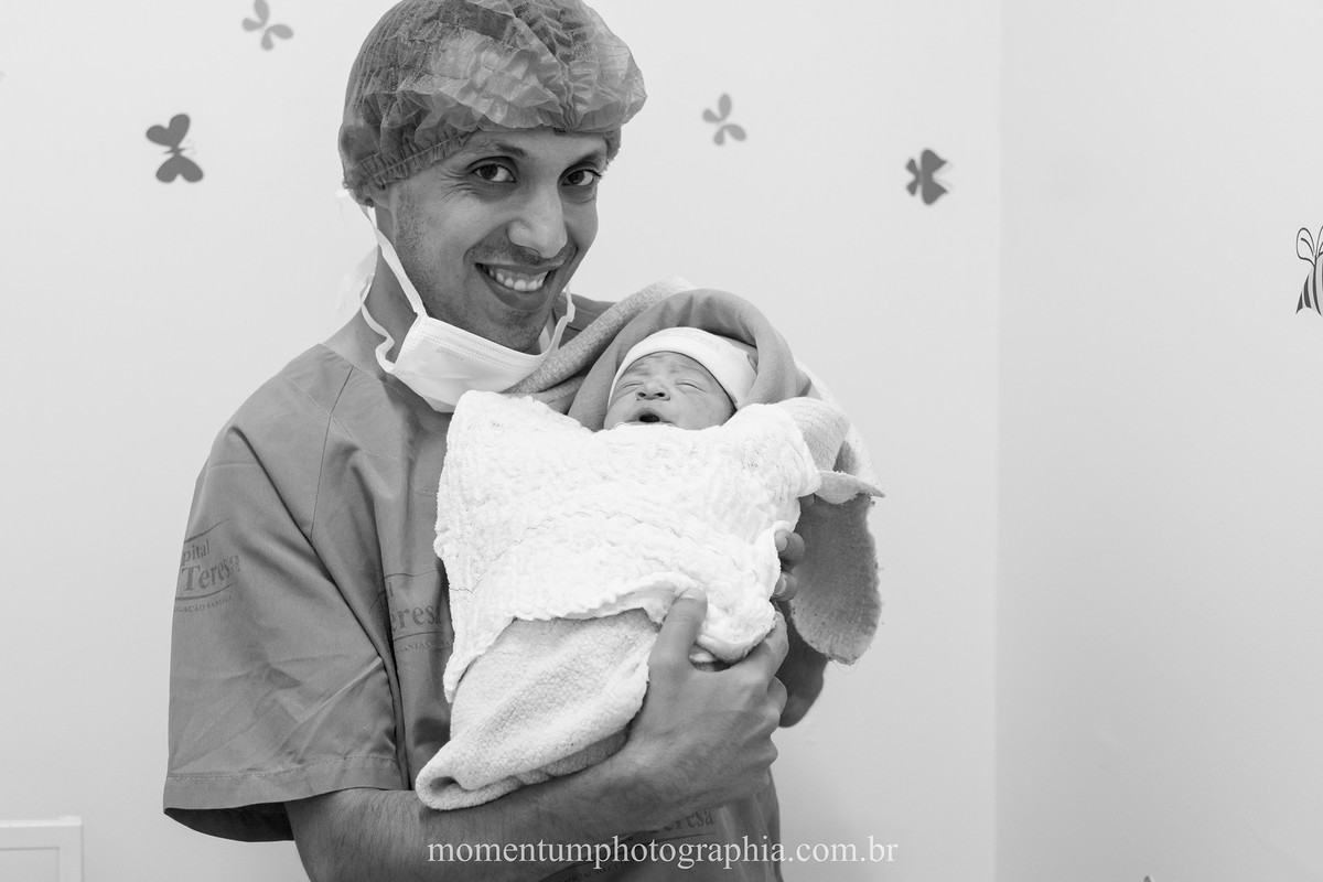 Foto de parto tirada por Momentum Photographia maternidade Santa Teresa Petrópolis - RJ