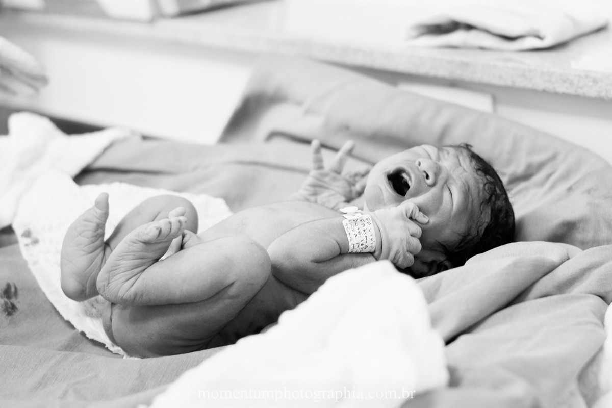 Foto de parto tirada por Momentum Photographia maternidade Santa Teresa Petrópolis - RJ