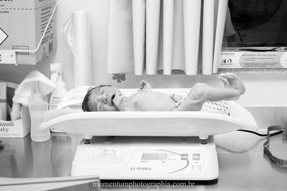 Foto de parto tirada por Momentum Photographia maternidade Santa Teresa Petrópolis - RJ