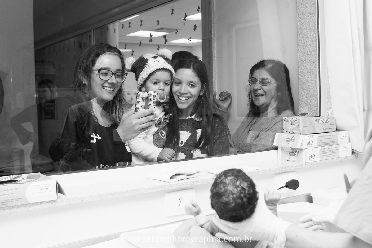 Foto de parto tirada por Momentum Photographia maternidade Santa Teresa Petrópolis - RJ