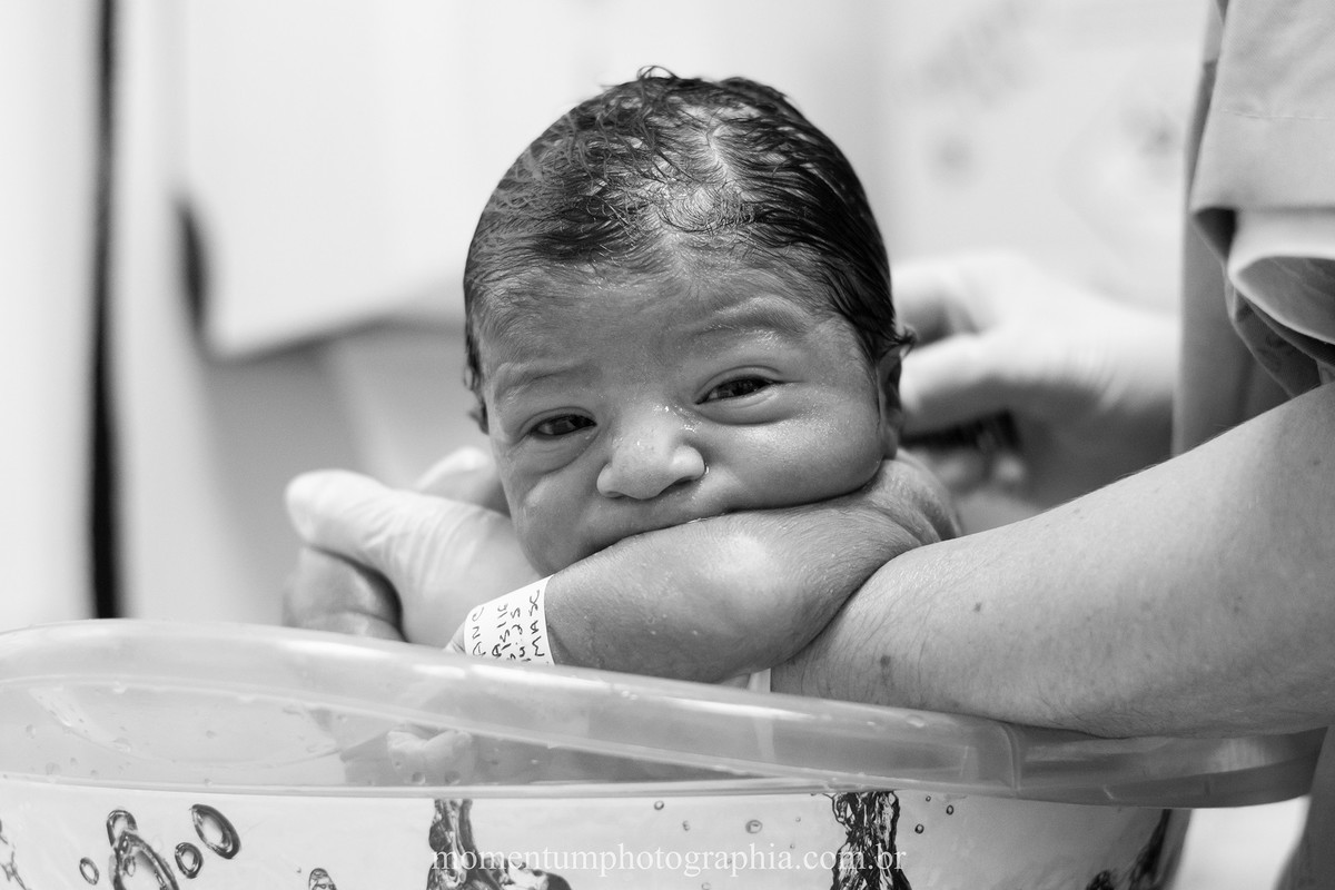 Foto de parto tirada por Momentum Photographia maternidade Santa Teresa Petrópolis - RJ