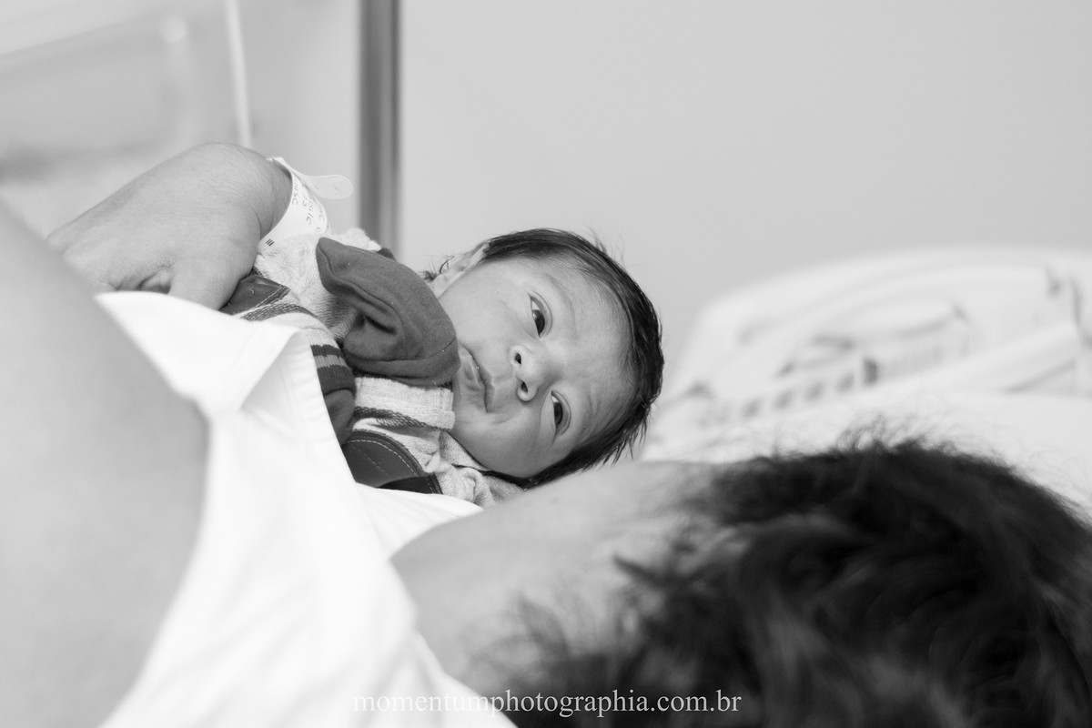 Foto de parto tirada por Momentum Photographia maternidade Santa Teresa Petrópolis - RJ