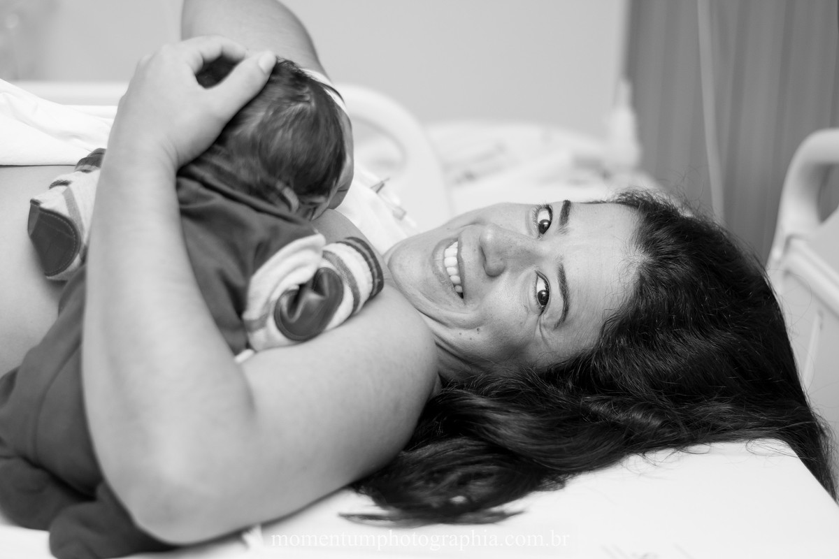 Foto de parto tirada por Momentum Photographia maternidade Santa Teresa Petrópolis - RJ