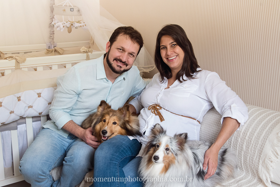 ensaio gestante em petrópolis rj cachorros esperando foto por momentum photographia