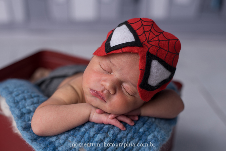 ensaio newborn em petropolis rj estudio menino foto por momentum photographia