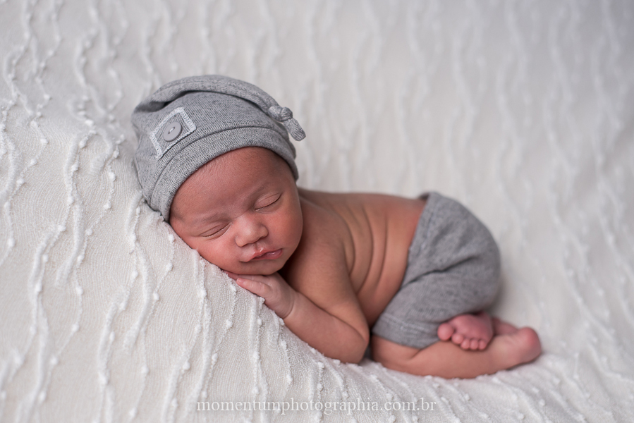ensaio newborn em petropolis rj estudio menino foto por momentum photographia