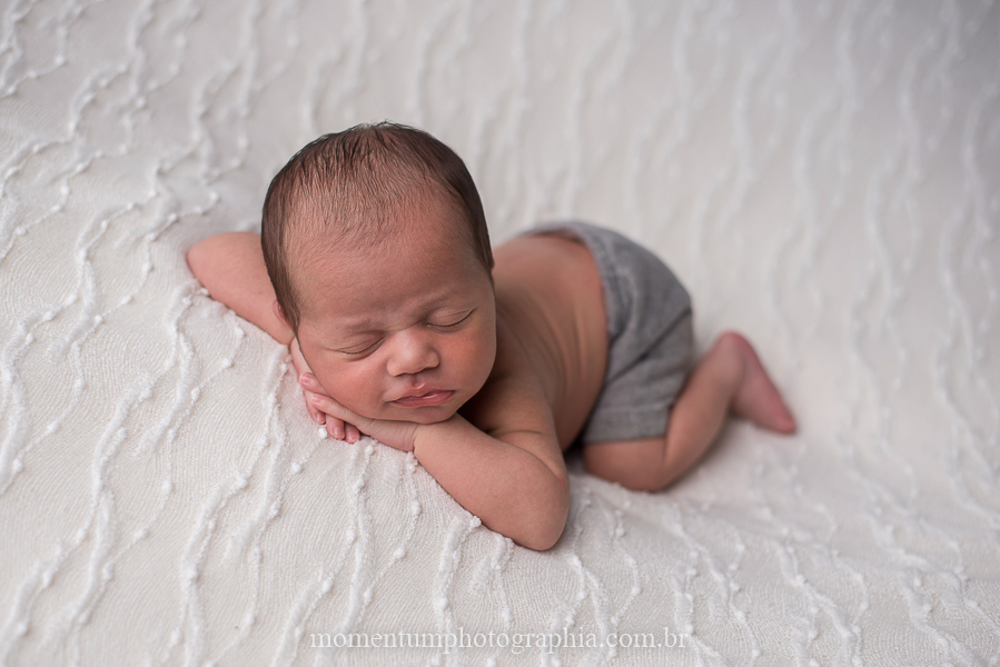 ensaio newborn em petropolis rj estudio menino foto por momentum photographia