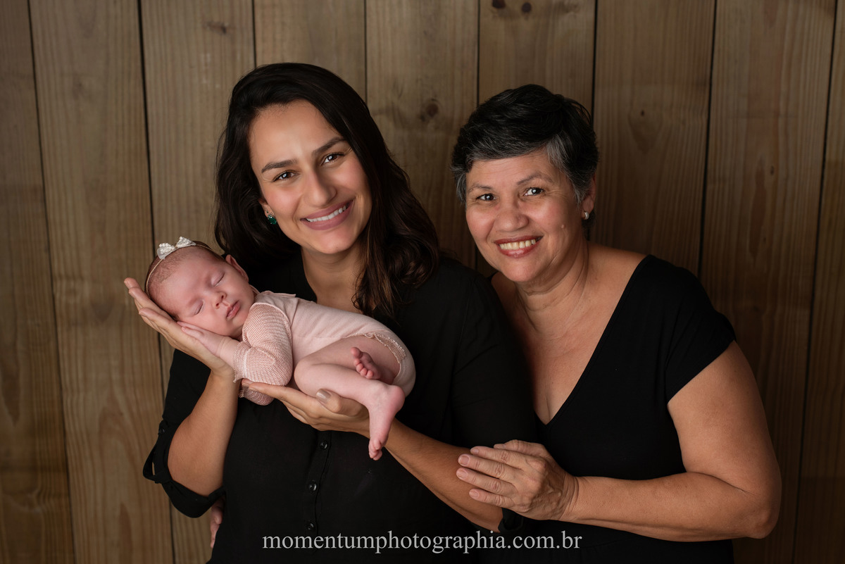 Ensaio newborn petropolis menina estudio momentum photographia newborn fotos