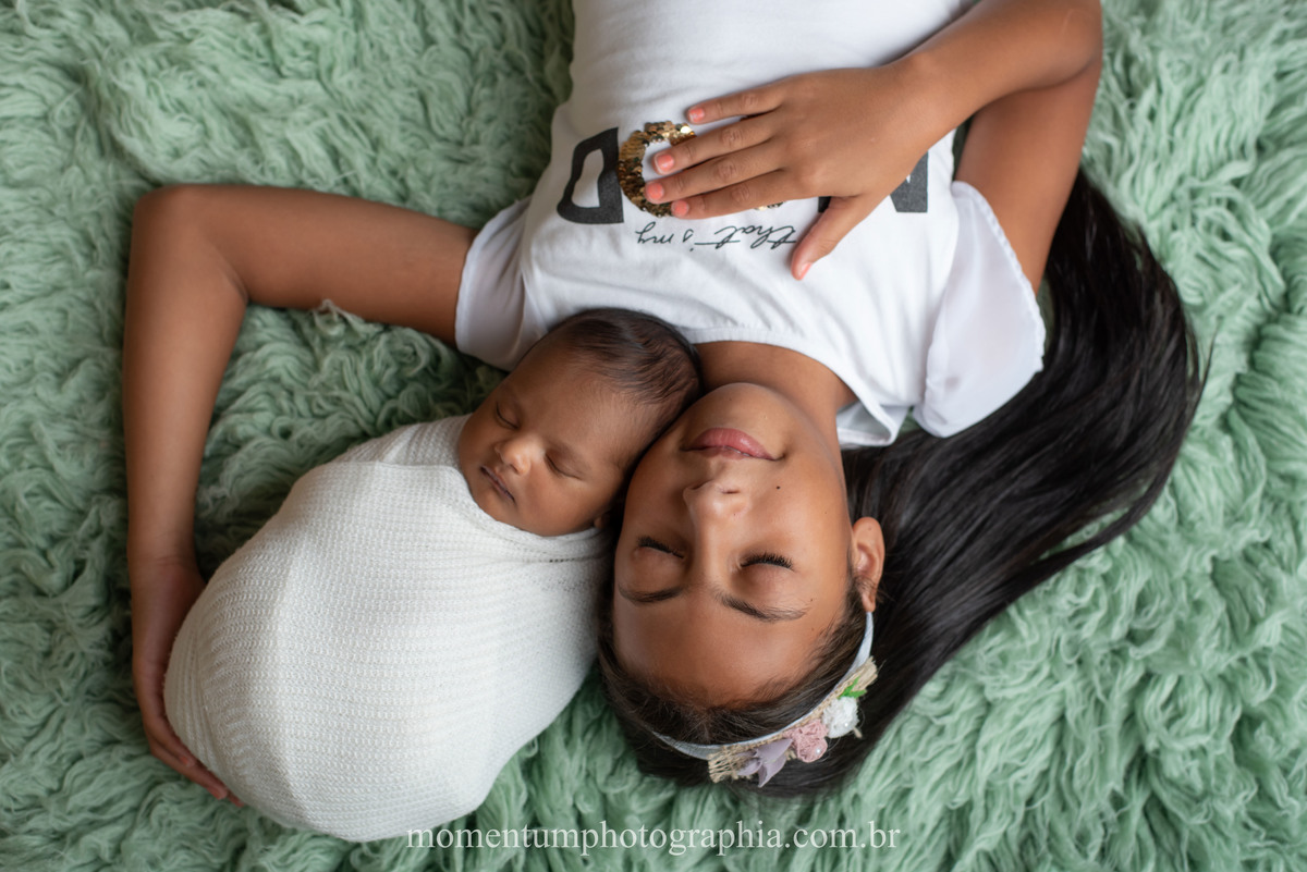 sessão-newborn-petropolis-ensaio-bebe-momentum-photographia-fotografiadebebes