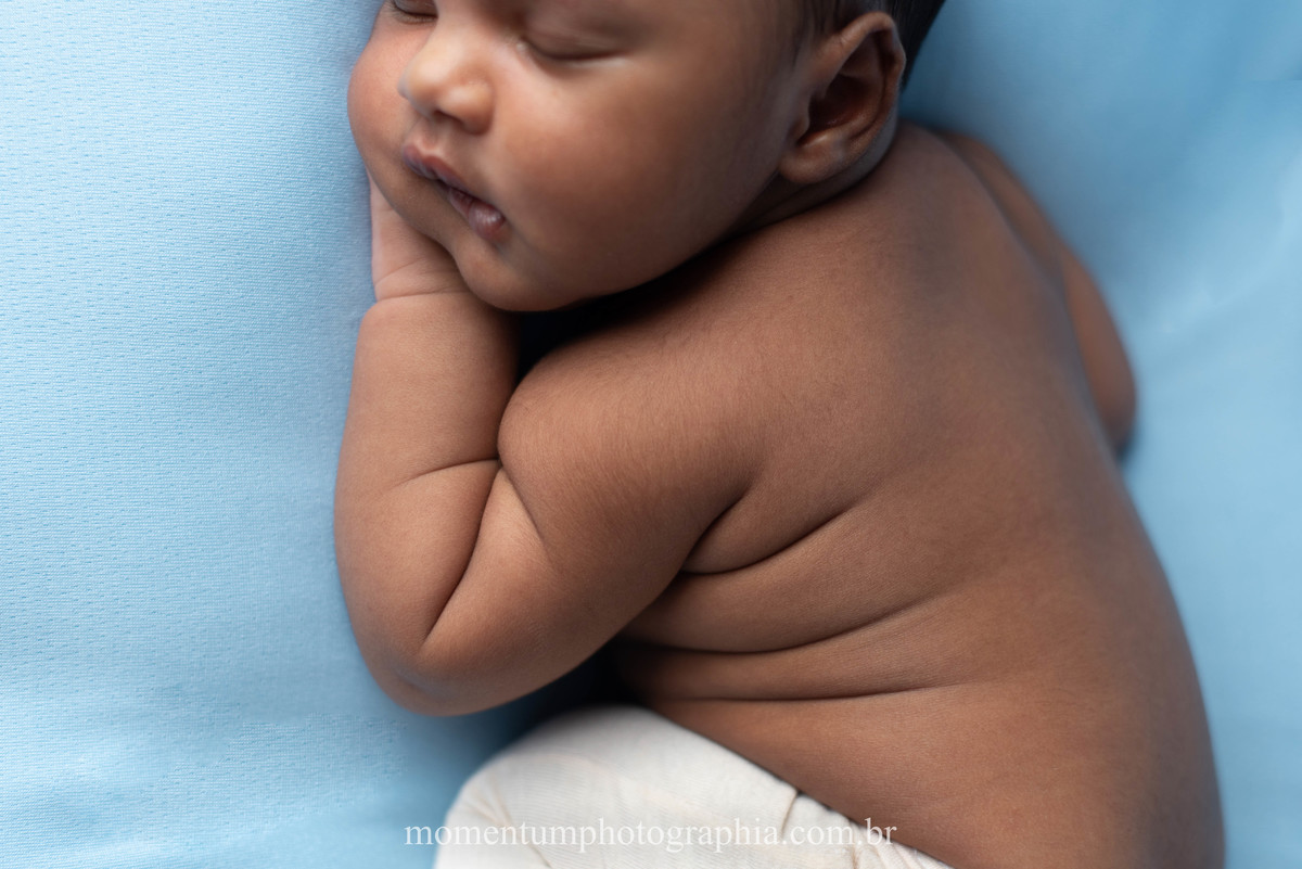 sessão-newborn-petropolis-ensaio-bebe-momentum-photographia-fotografiadebebes