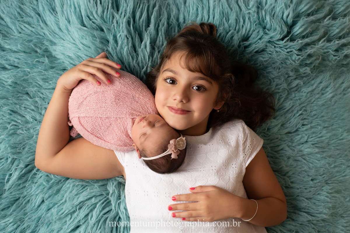 fotografia newborn petropolis momentum photographia acompanhamento de bebes ensaio infantil ensaio de familia