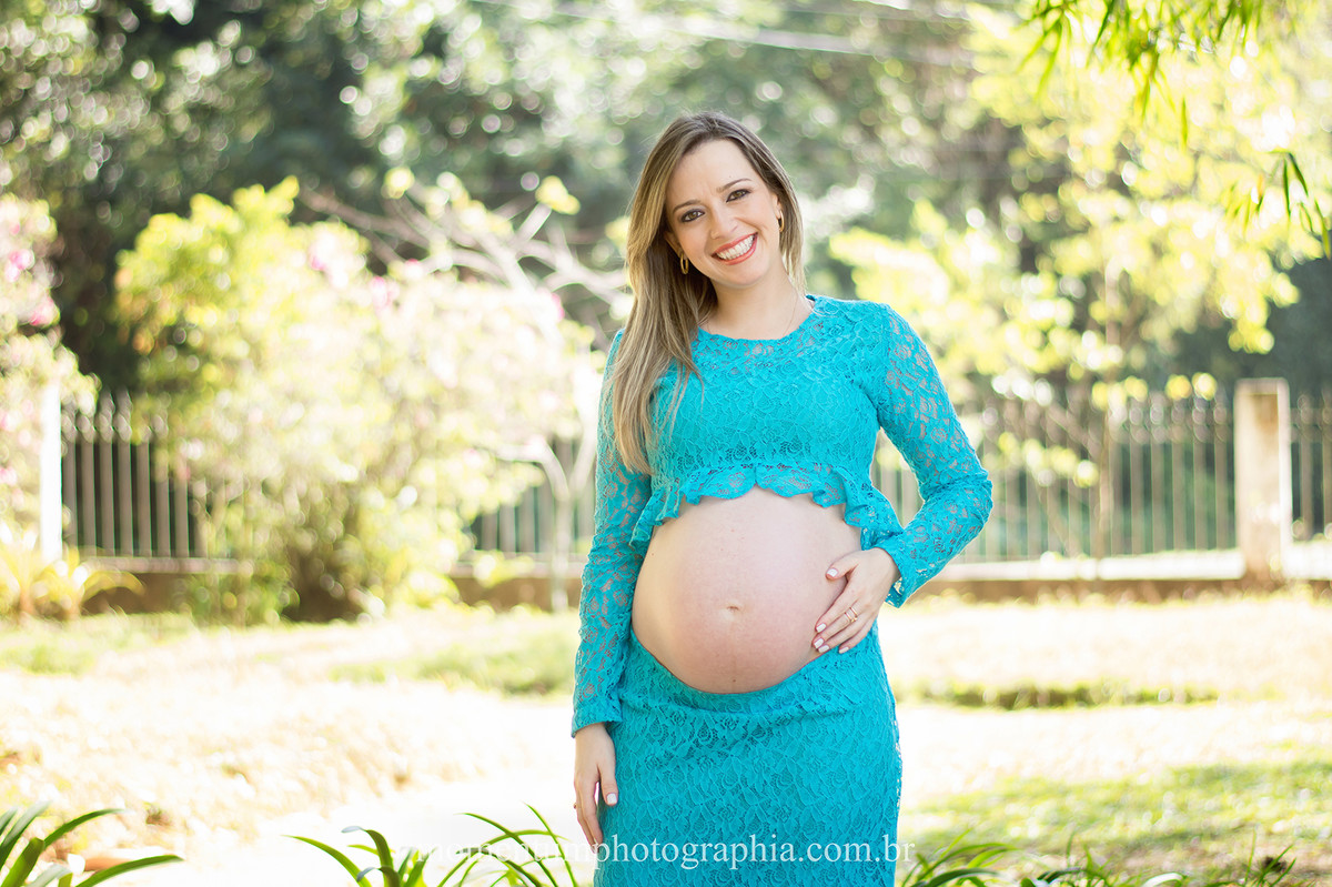 foto tirada por momentum photographia gestante grávida Petrópolis RJ parque Cremeri linda