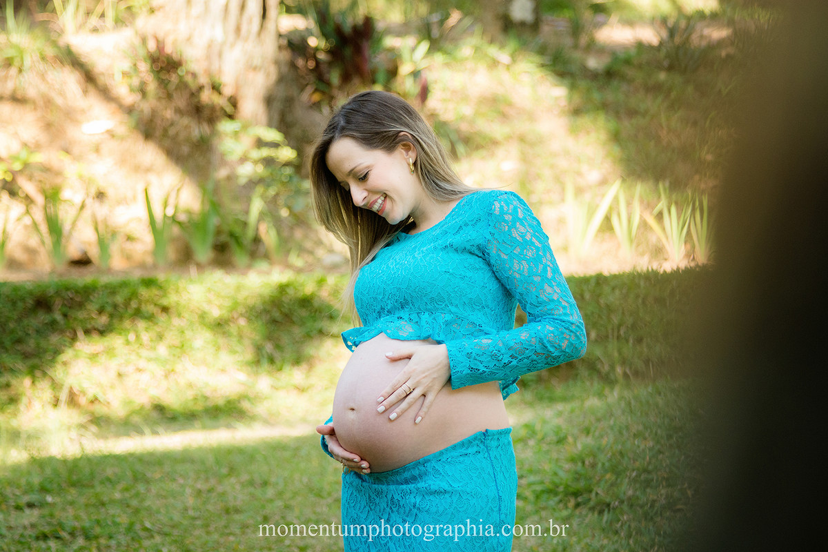 foto tirada por momentum photographia gestante grávida Petrópolis RJ parque Cremeri linda