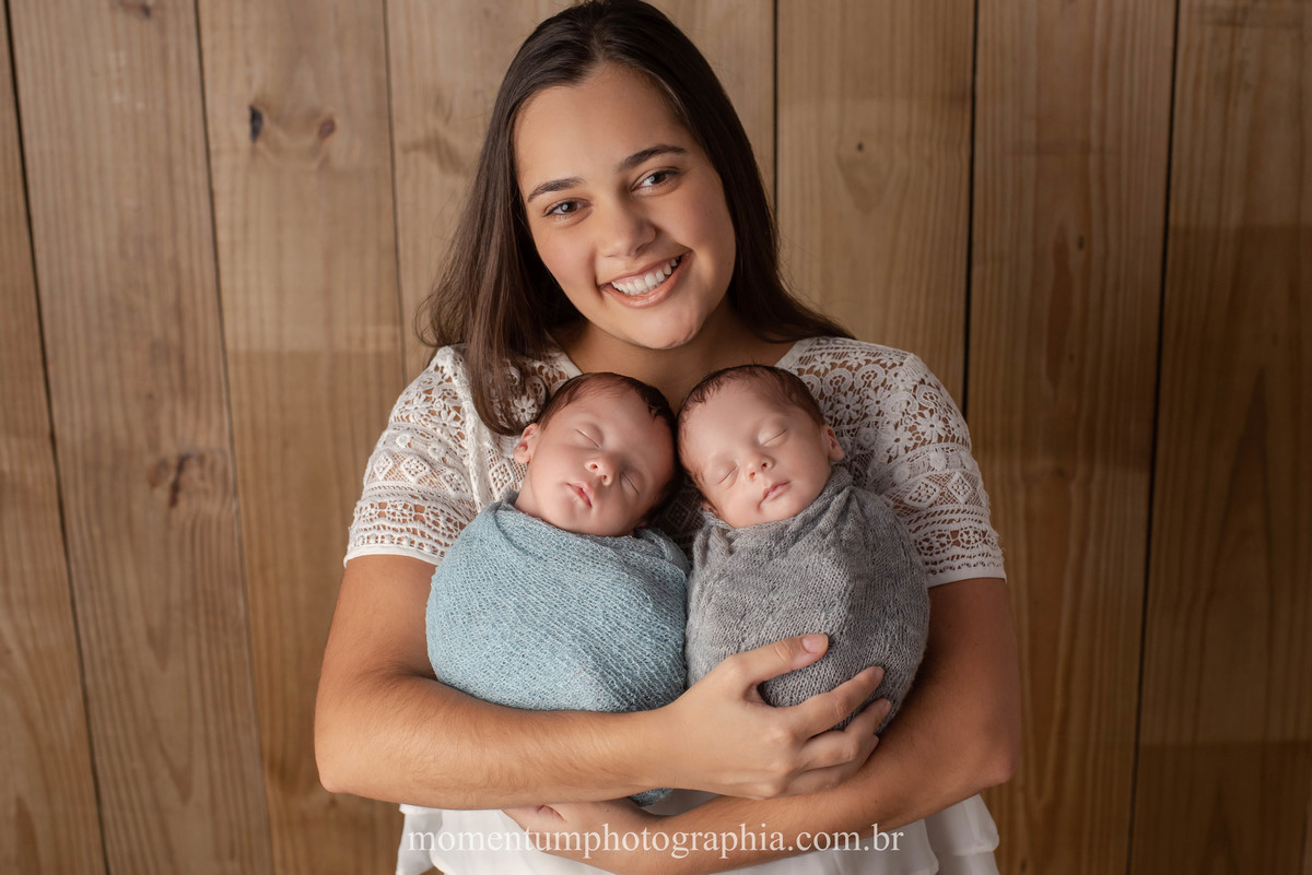 sessão newborn Petrópolis, gestantes de Petrópolis, Mães de Petrópolis, Grávidas de Petrópolis, momentum photographia, referência em newborn, fotos em petrópolis, fotógrafo referência em newborn, newborn gêmeos