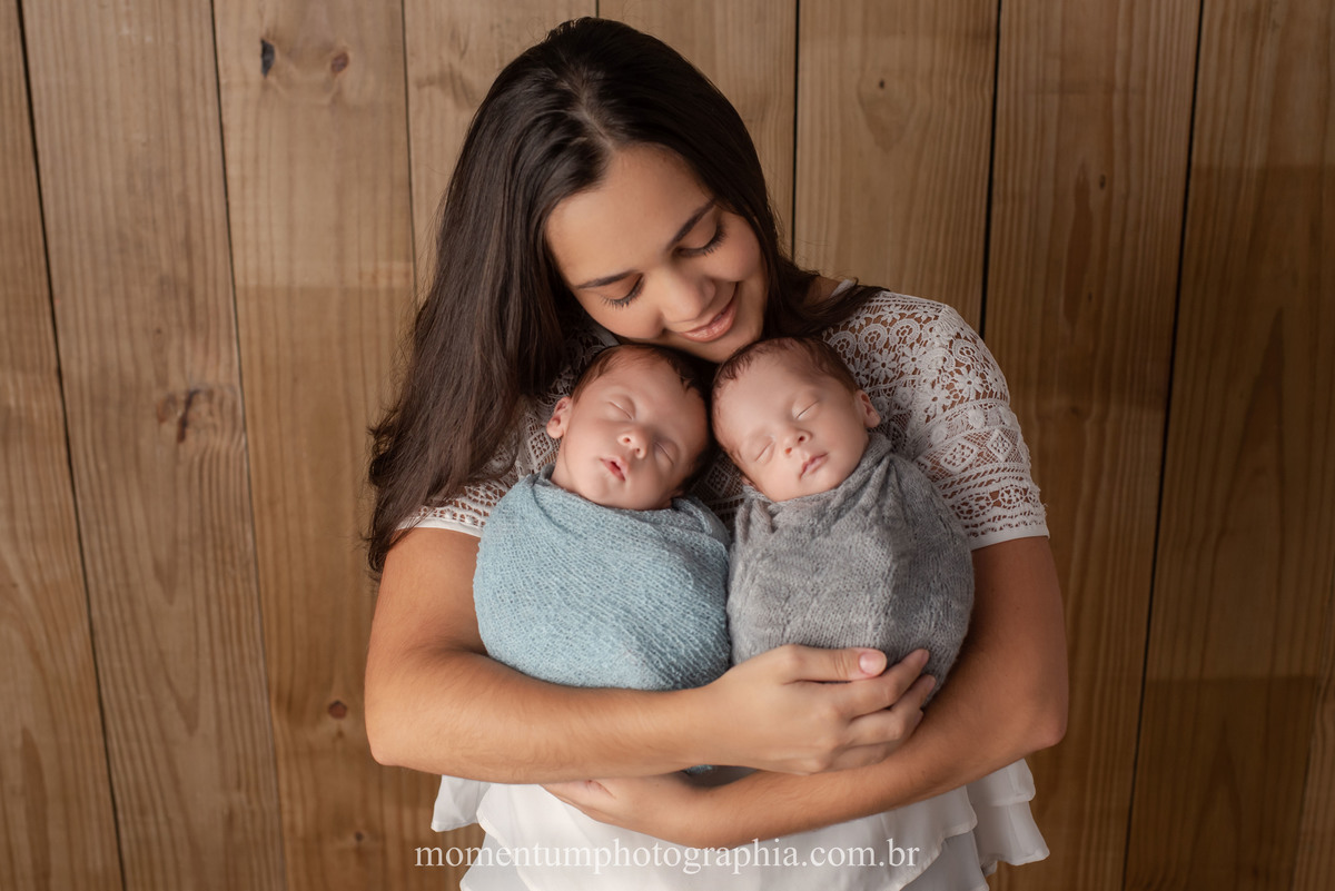 sessão newborn Petrópolis, gestantes de Petrópolis, Mães de Petrópolis, Grávidas de Petrópolis, momentum photographia, referência em newborn, fotos em petrópolis, fotógrafo referência em newborn, newborn gêmeos