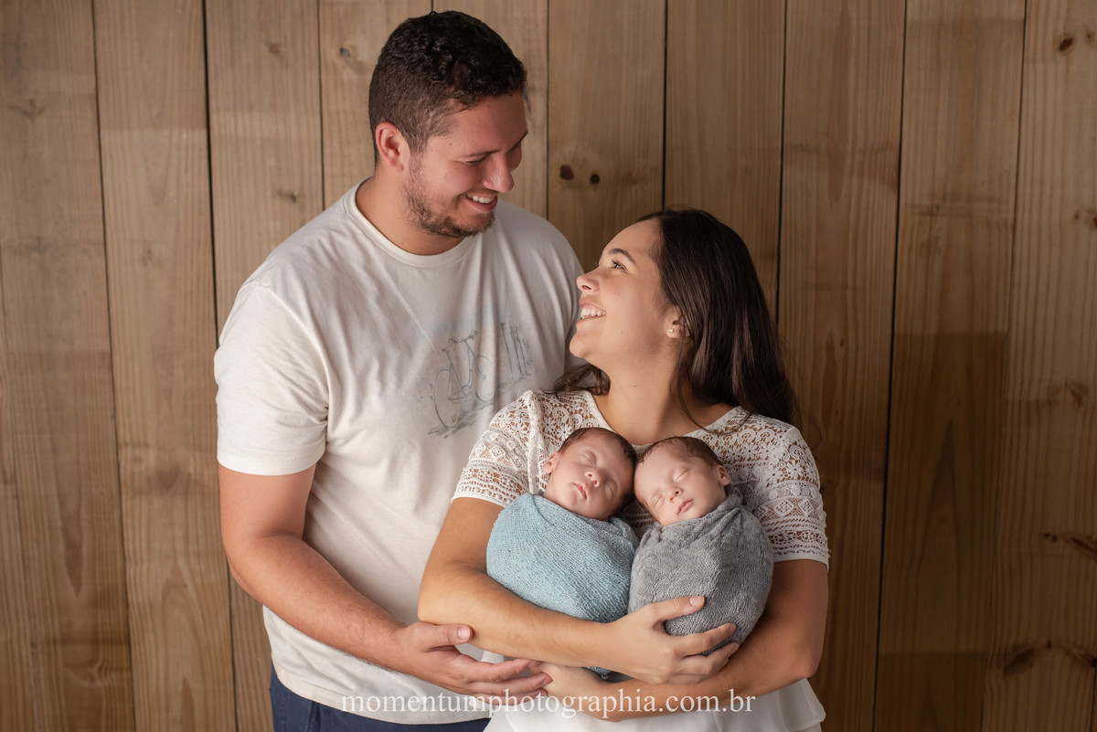 sessão newborn Petrópolis, gestantes de Petrópolis, Mães de Petrópolis, Grávidas de Petrópolis, momentum photographia, referência em newborn, fotos em petrópolis, fotógrafo referência em newborn, newborn gêmeos