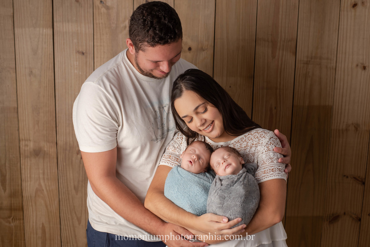 sessão newborn Petrópolis, gestantes de Petrópolis, Mães de Petrópolis, Grávidas de Petrópolis, momentum photographia, referência em newborn, fotos em petrópolis, fotógrafo referência em newborn, newborn gêmeos