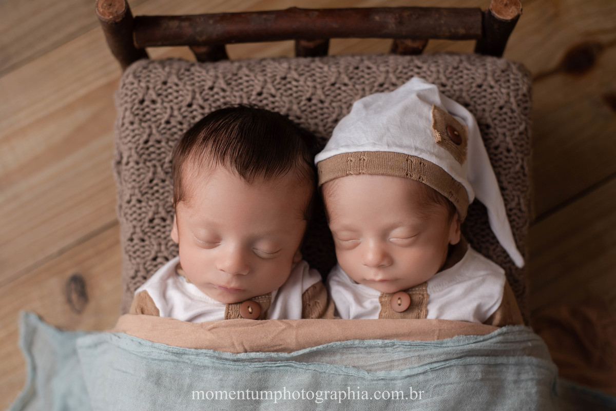sessão newborn Petrópolis, gestantes de Petrópolis, Mães de Petrópolis, Grávidas de Petrópolis, momentum photographia, referência em newborn, fotos em petrópolis, fotógrafo referência em newborn, newborn gêmeos