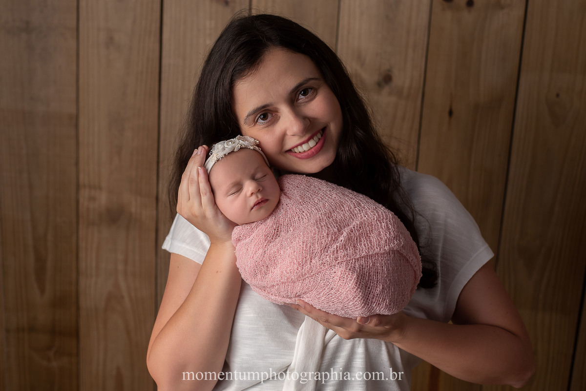 foto momentum photographia petropolis rj ensaio sessao newborn menina recem nascido maternidade estudio quitandinha