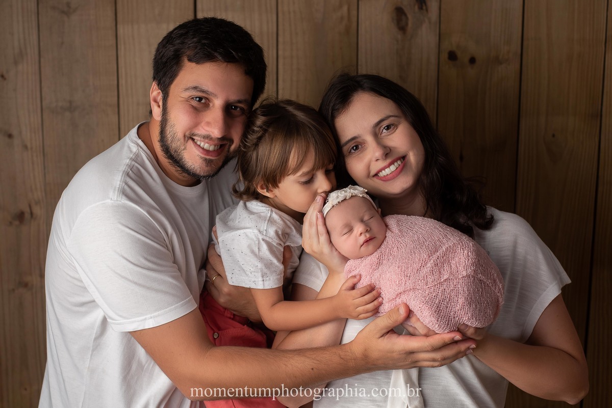 foto momentum photographia petropolis rj ensaio sessao newborn menina recem nascido maternidade estudio quitandinha