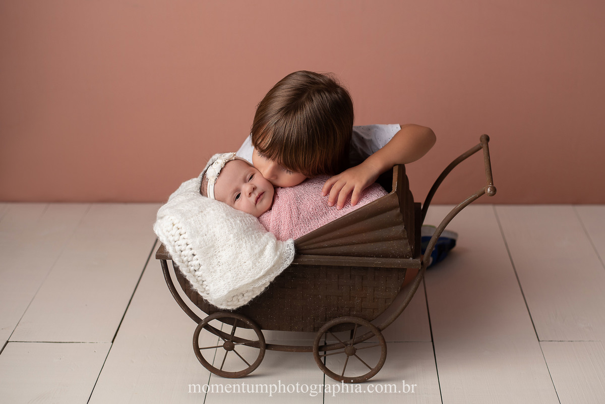 foto momentum photographia petropolis rj ensaio sessao newborn menina recem nascido maternidade estudio quitandinha
