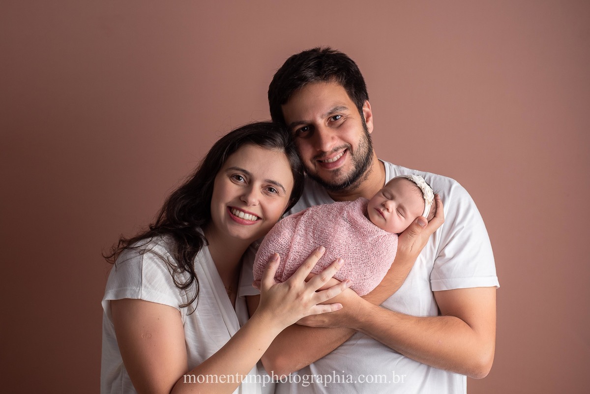 foto momentum photographia petropolis rj ensaio sessao newborn menina recem nascido maternidade estudio quitandinha