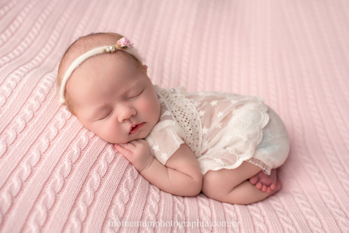 foto momentum photographia ensaio newborn petropolis rj estudio recem nascido mae menina maternidade gestante