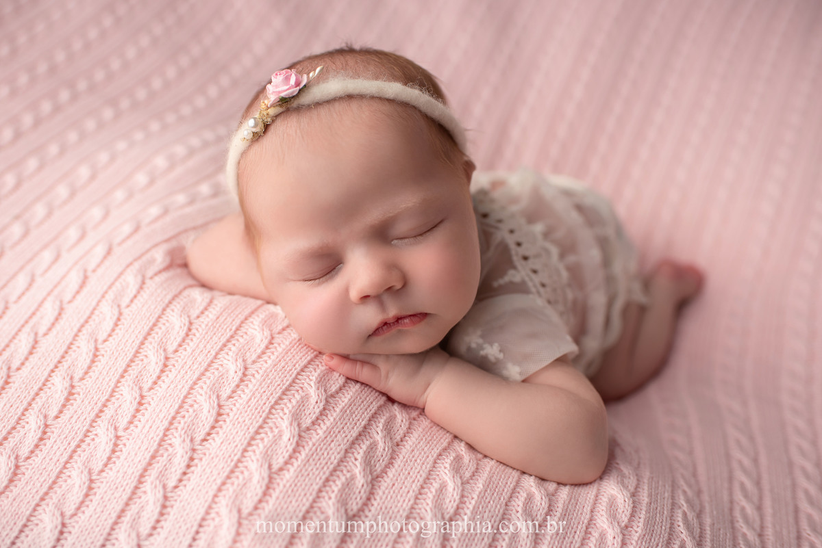 foto momentum photographia ensaio newborn petropolis rj estudio recem nascido mae menina maternidade gestante