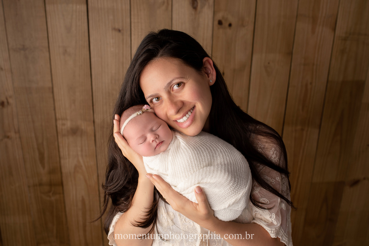 foto momentum photographia ensaio newborn petropolis rj estudio recem nascido mae menina maternidade gestante