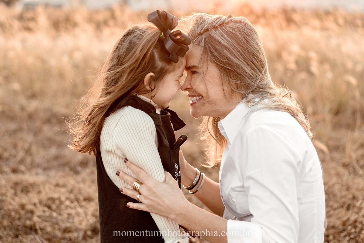 ensaio de familia, mae e filha, rio verde, goias, foto momentum photographia, petropolis e rio verde, fotos espontaneas, lifestyle, fotos verdadeiras, momentos reais
