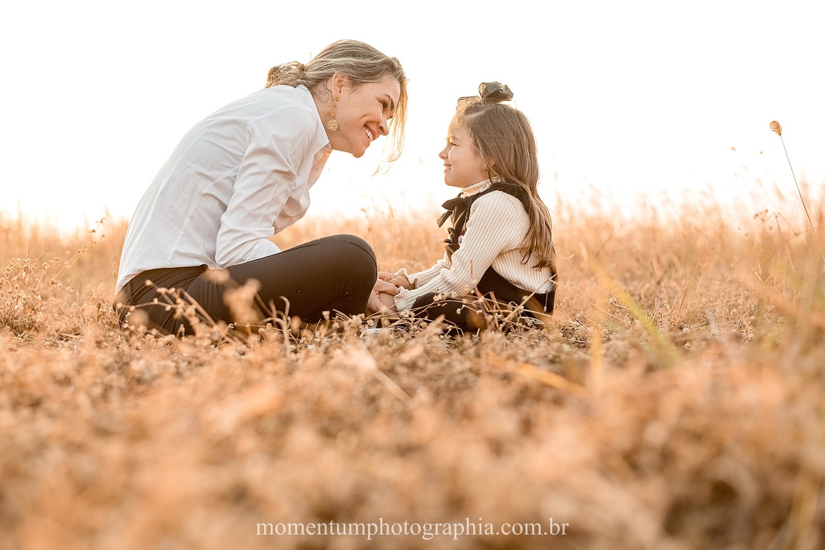 ensaio de familia, mae e filha, rio verde, goias, foto momentum photographia, petropolis e rio verde, fotos espontaneas, lifestyle, fotos verdadeiras, momentos reais