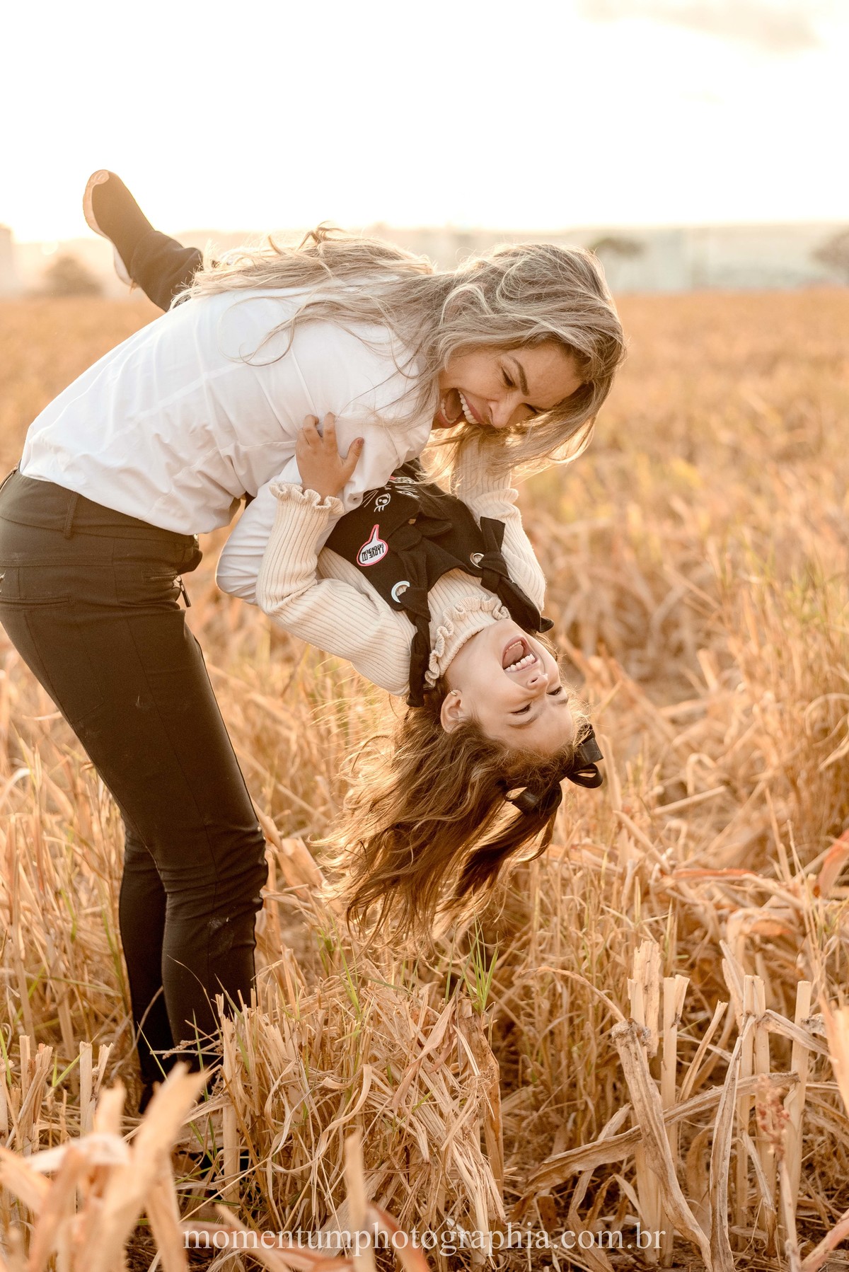 ensaio de familia, mae e filha, rio verde, goias, foto momentum photographia, petropolis e rio verde, fotos espontaneas, lifestyle, fotos verdadeiras, momentos reais