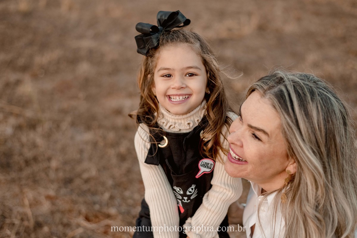 ensaio de familia, mae e filha, rio verde, goias, foto momentum photographia, petropolis e rio verde, fotos espontaneas, lifestyle, fotos verdadeiras, momentos reais