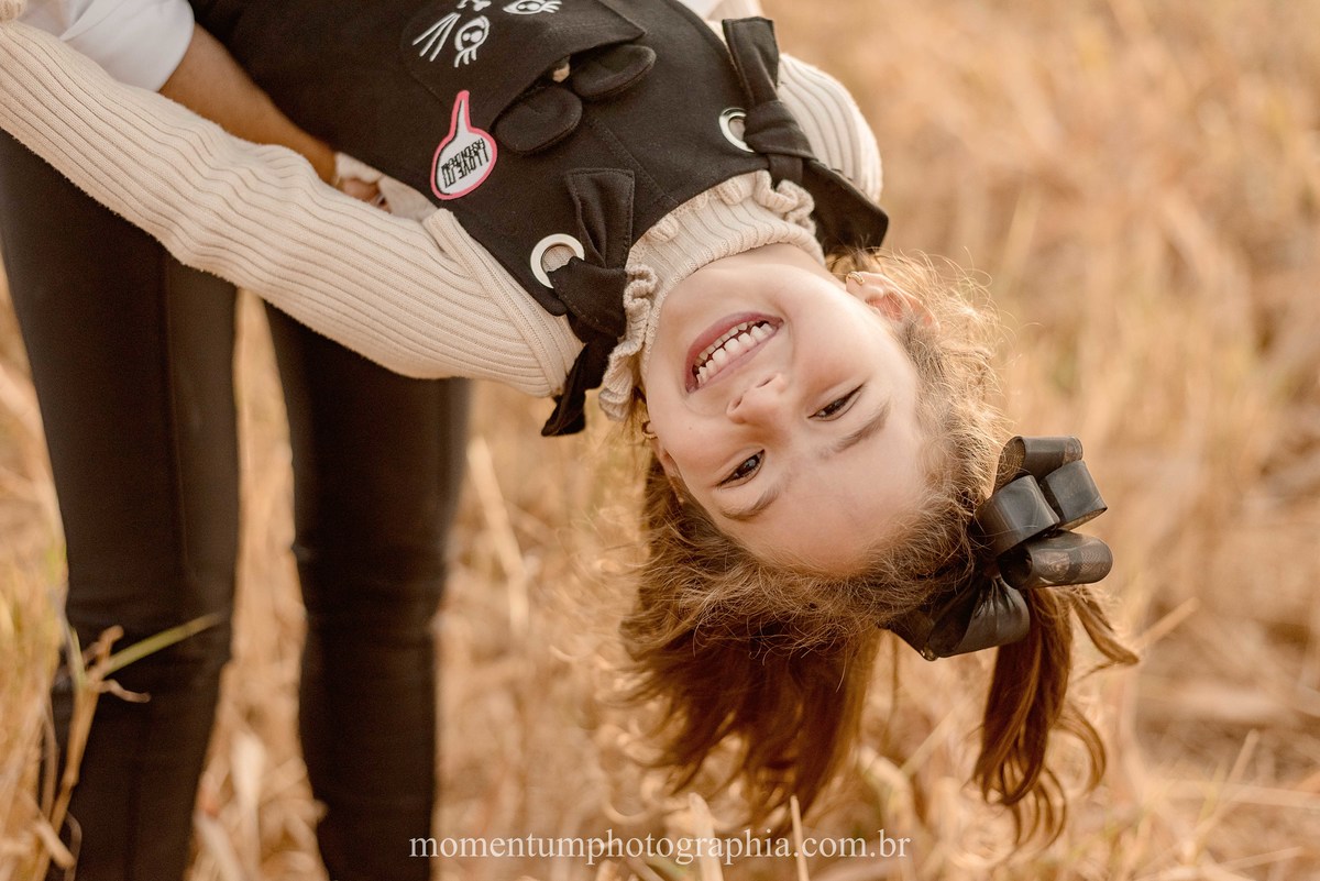 ensaio de familia, mae e filha, rio verde, goias, foto momentum photographia, petropolis e rio verde, fotos espontaneas, lifestyle, fotos verdadeiras, momentos reais