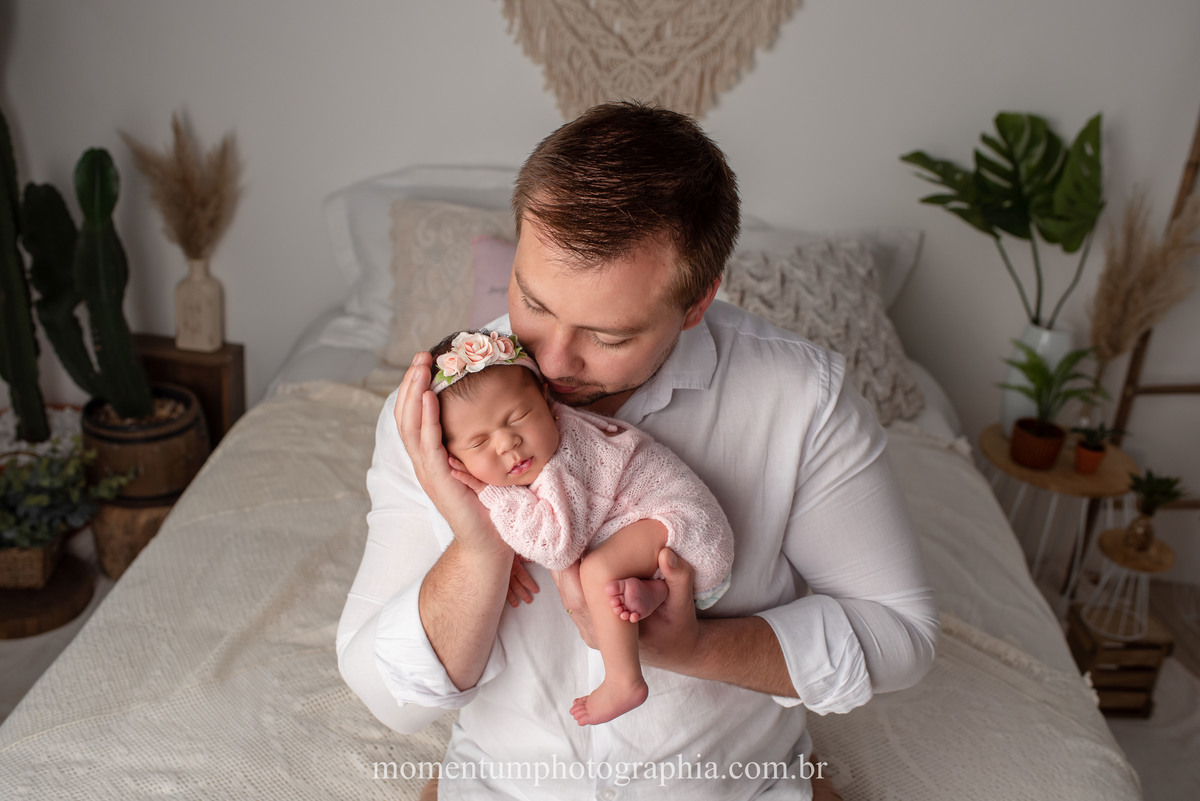 foto momentum photographia ensaio newborn petropolis rj estudio recem nascido mae menina maternidade gestante
