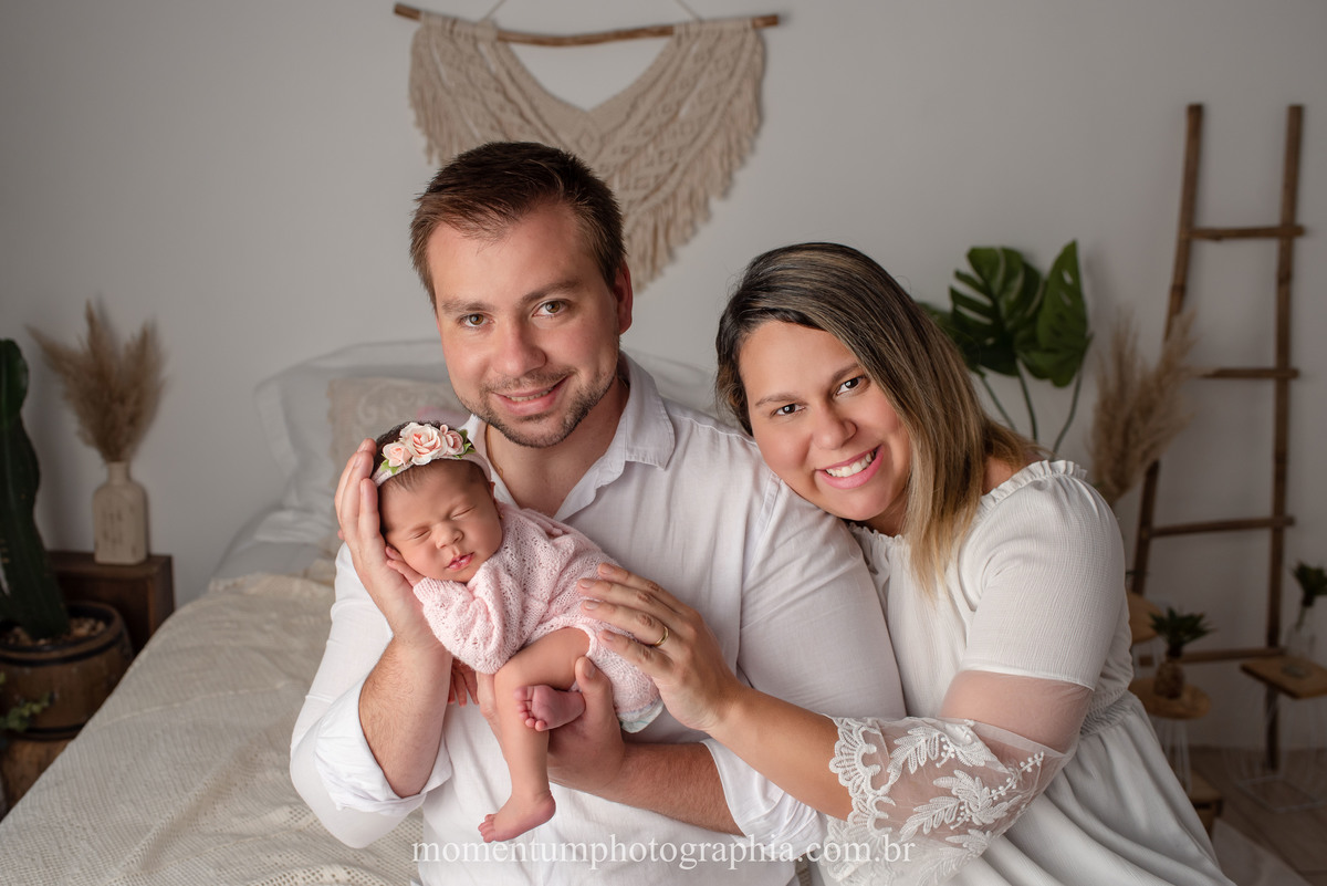 foto momentum photographia ensaio newborn petropolis rj estudio recem nascido mae menina maternidade gestante