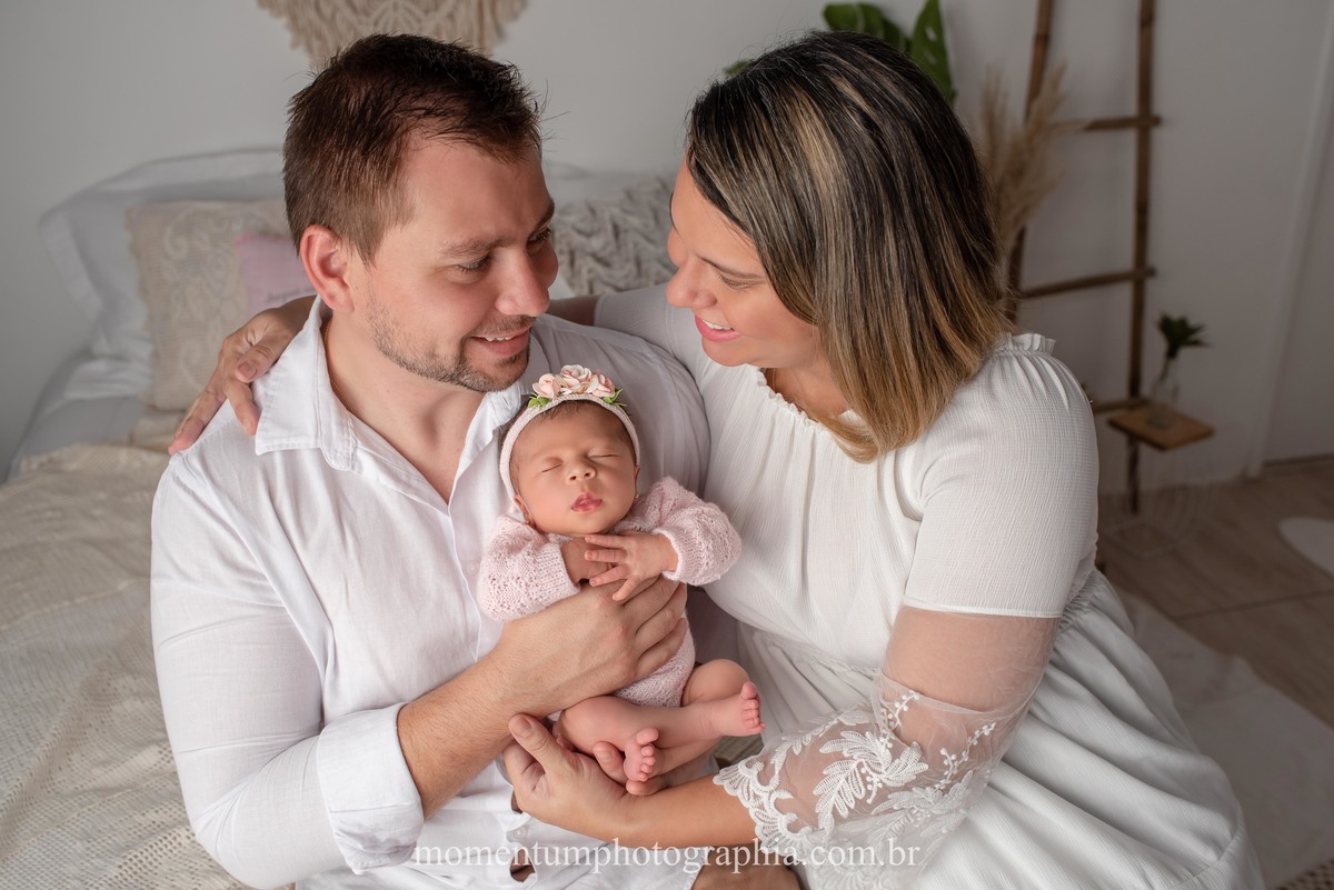 foto momentum photographia ensaio newborn petropolis rj estudio recem nascido mae menina maternidade gestante