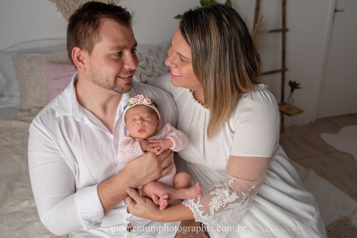 foto momentum photographia ensaio newborn petropolis rj estudio recem nascido mae menina maternidade gestante