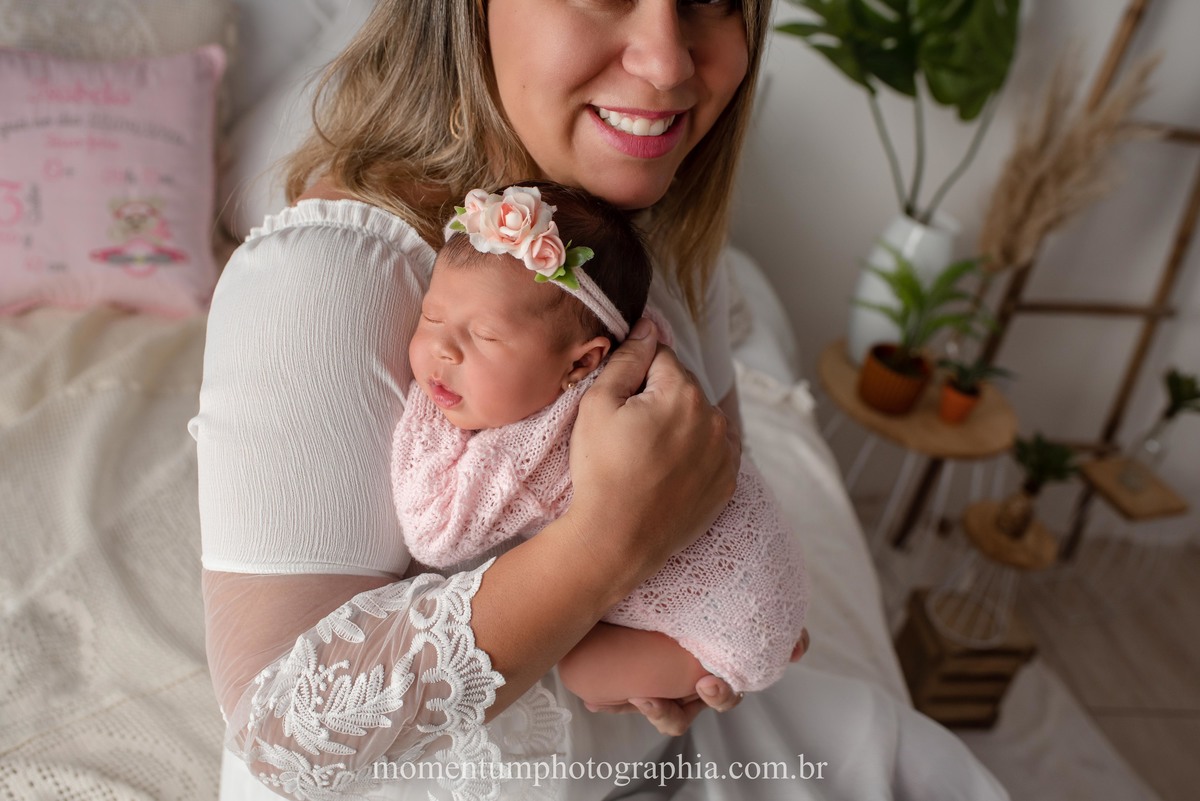 foto momentum photographia ensaio newborn petropolis rj estudio recem nascido mae menina maternidade gestante