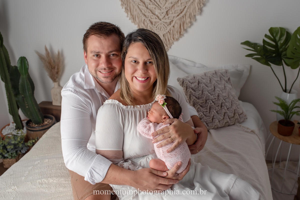 foto momentum photographia ensaio newborn petropolis rj estudio recem nascido mae menina maternidade gestante