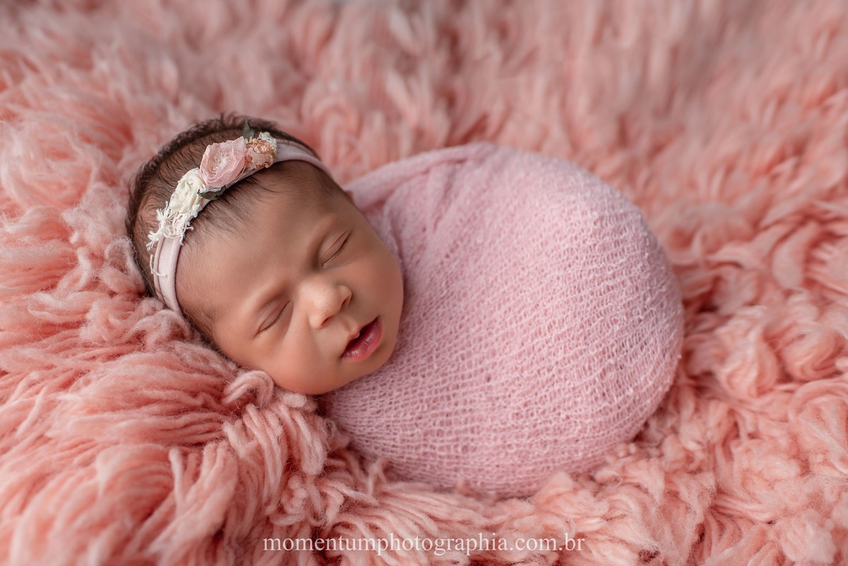 foto momentum photographia ensaio newborn petropolis rj estudio recem nascido mae menina maternidade gestante