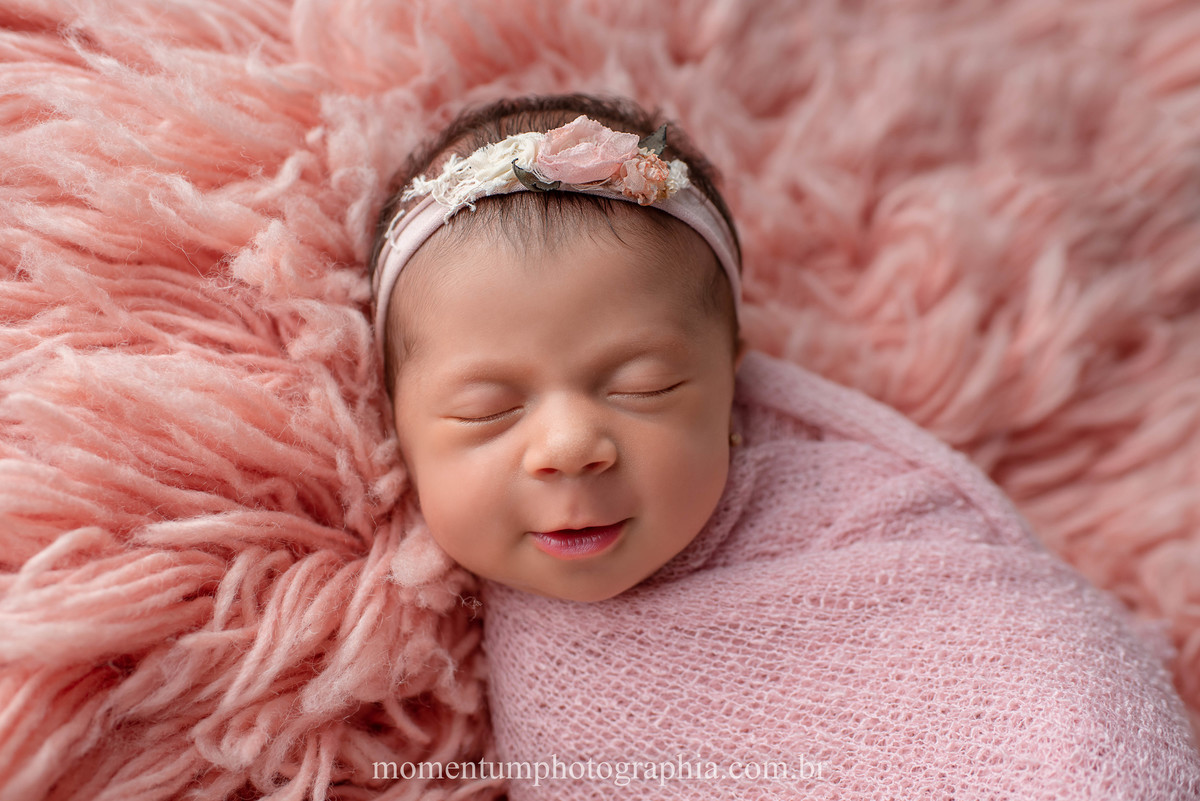 foto momentum photographia ensaio newborn petropolis rj estudio recem nascido mae menina maternidade gestante