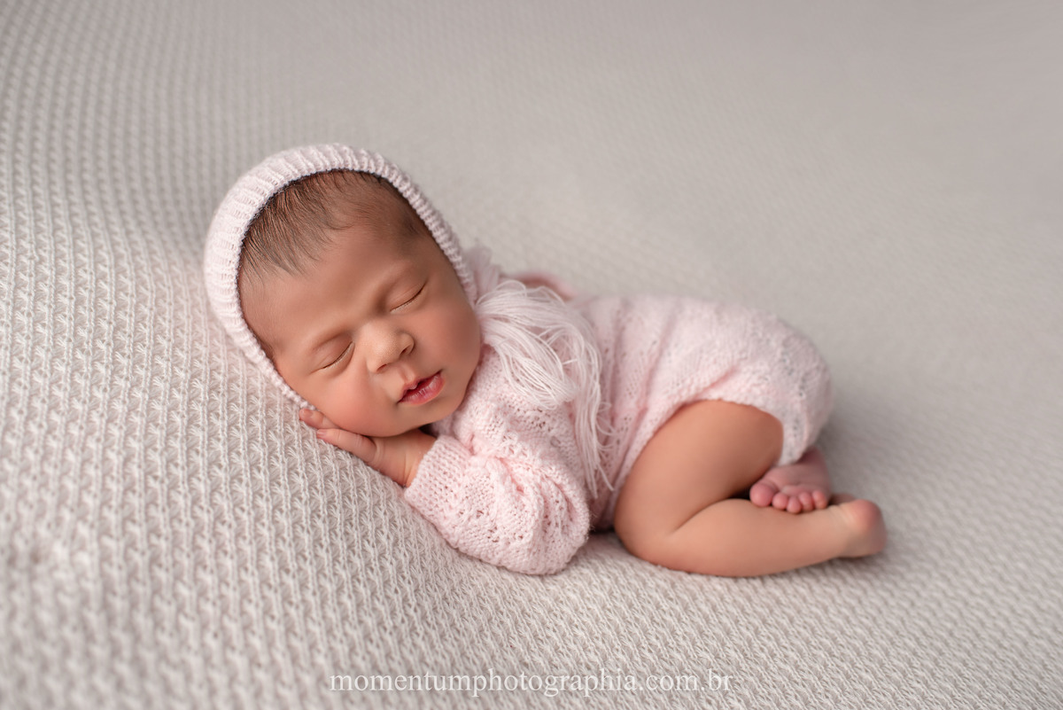 foto momentum photographia ensaio newborn petropolis rj estudio recem nascido mae menina maternidade gestante