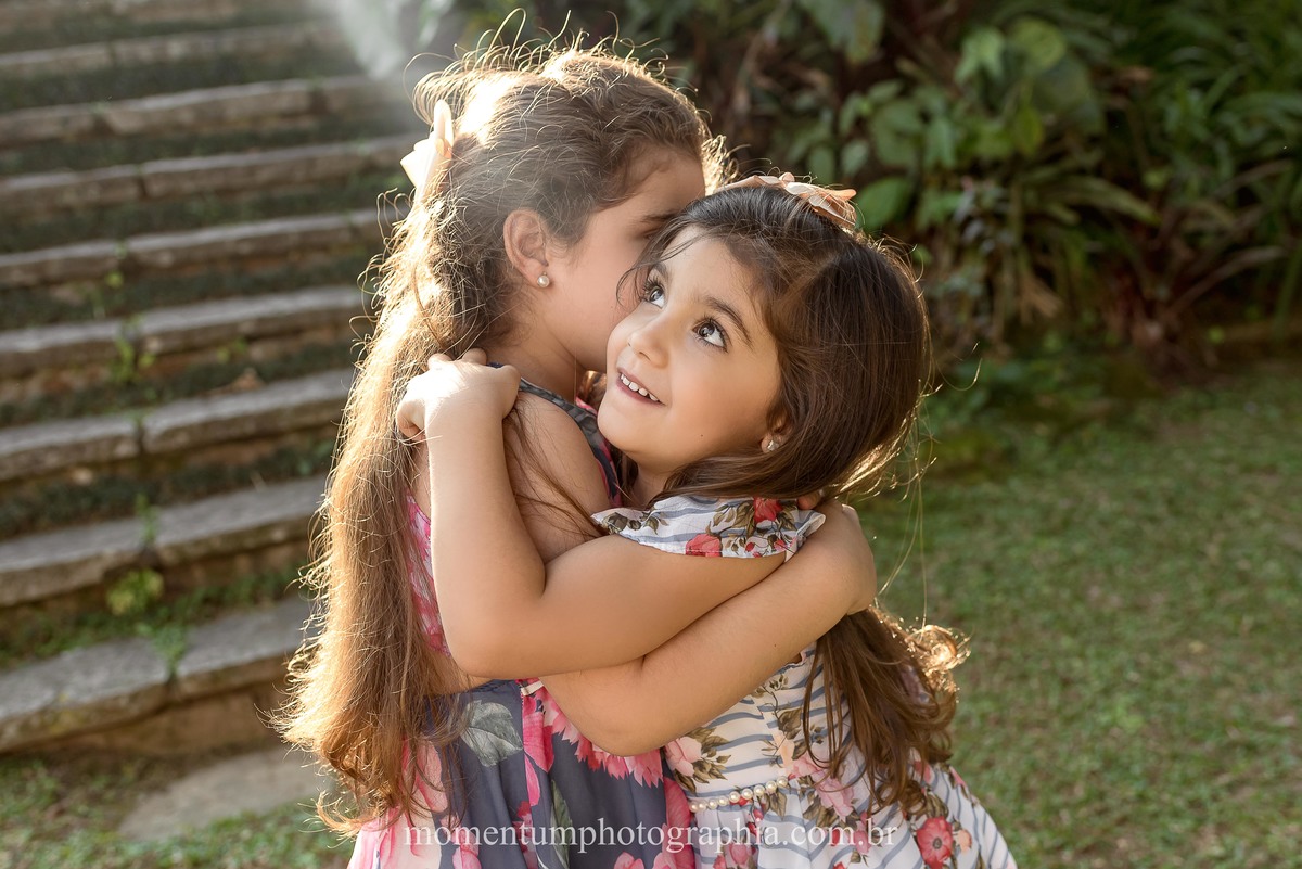irmãs, mãe e filhas, ensaio infantil, ensaio petrópolis, ensaio de família em petrópolis, referência em fotos de família região serrana, rio de janeiro, momentum photographia