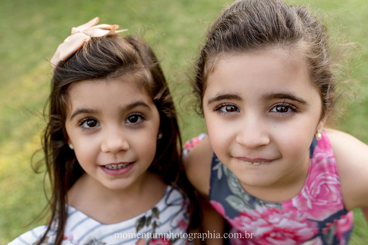 irmãs, mãe e filhas, ensaio infantil, ensaio petrópolis, ensaio de família em petrópolis, referência em fotos de família região serrana, rio de janeiro, momentum photographia