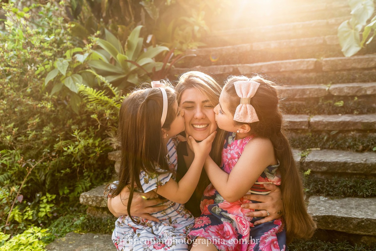 irmãs, mãe e filhas, ensaio infantil, ensaio petrópolis, ensaio de família em petrópolis, referência em fotos de família região serrana, rio de janeiro, momentum photographia