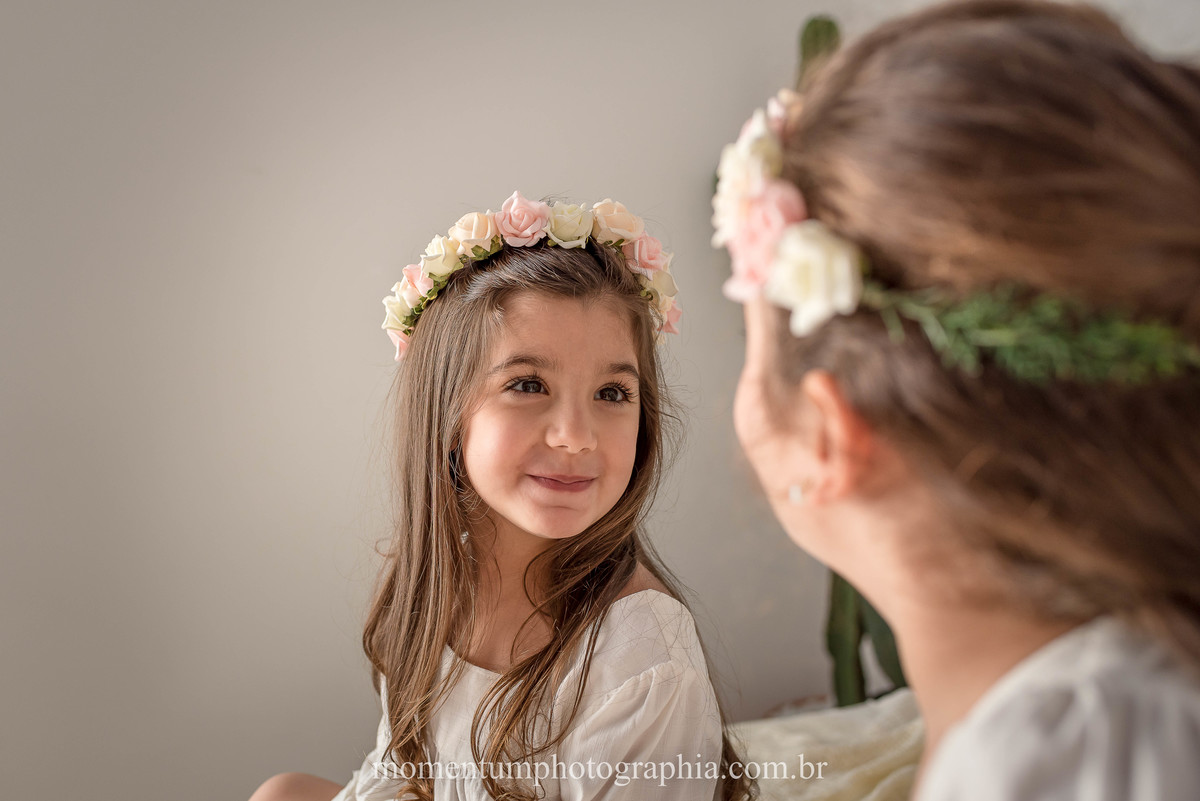 irmãs, mãe e filhas, ensaio infantil, ensaio petrópolis, ensaio de família em petrópolis, referência em fotos de família região serrana, rio de janeiro, momentum photographia