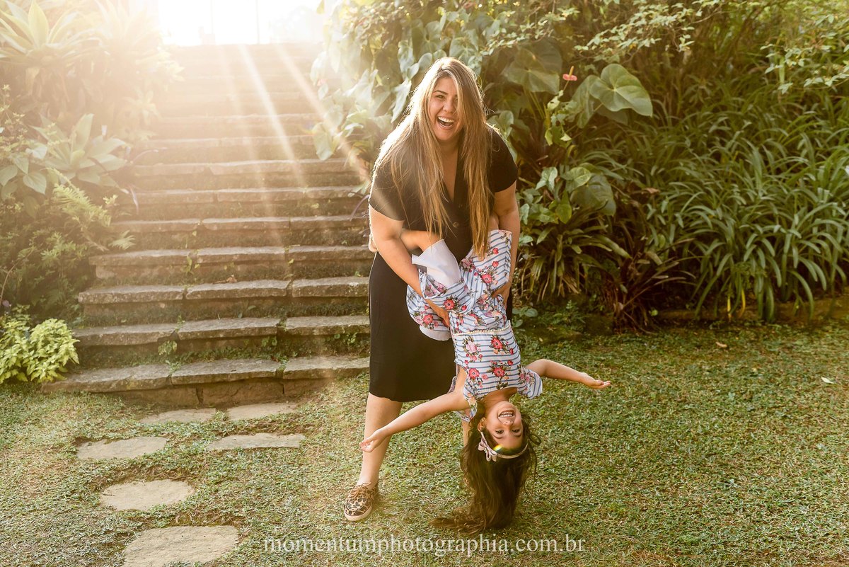 irmãs, mãe e filhas, ensaio infantil, ensaio petrópolis, ensaio de família em petrópolis, referência em fotos de família região serrana, rio de janeiro, momentum photographia