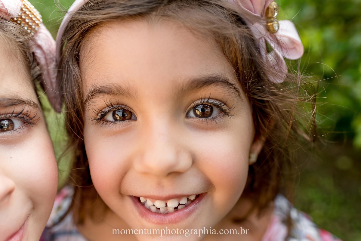 irmãs, mãe e filhas, ensaio infantil, ensaio petrópolis, ensaio de família em petrópolis, referência em fotos de família região serrana, rio de janeiro, momentum photographia