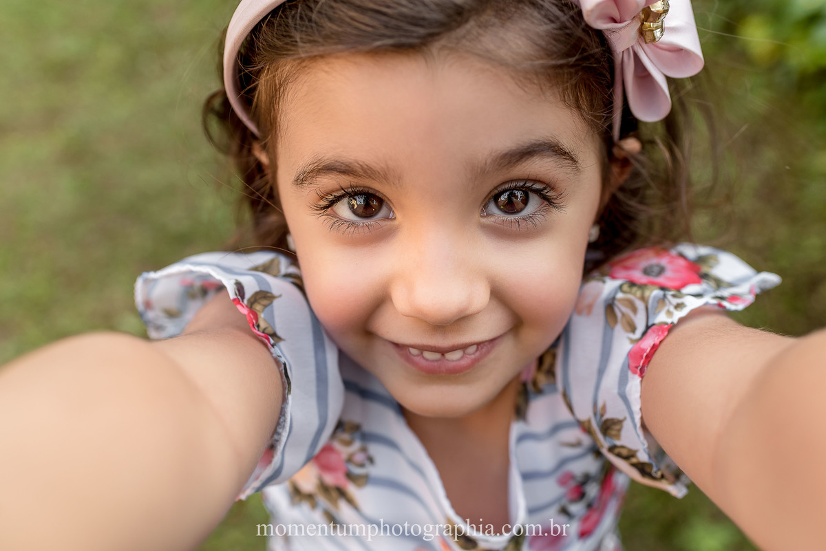 irmãs, mãe e filhas, ensaio infantil, ensaio petrópolis, ensaio de família em petrópolis, referência em fotos de família região serrana, rio de janeiro, momentum photographia